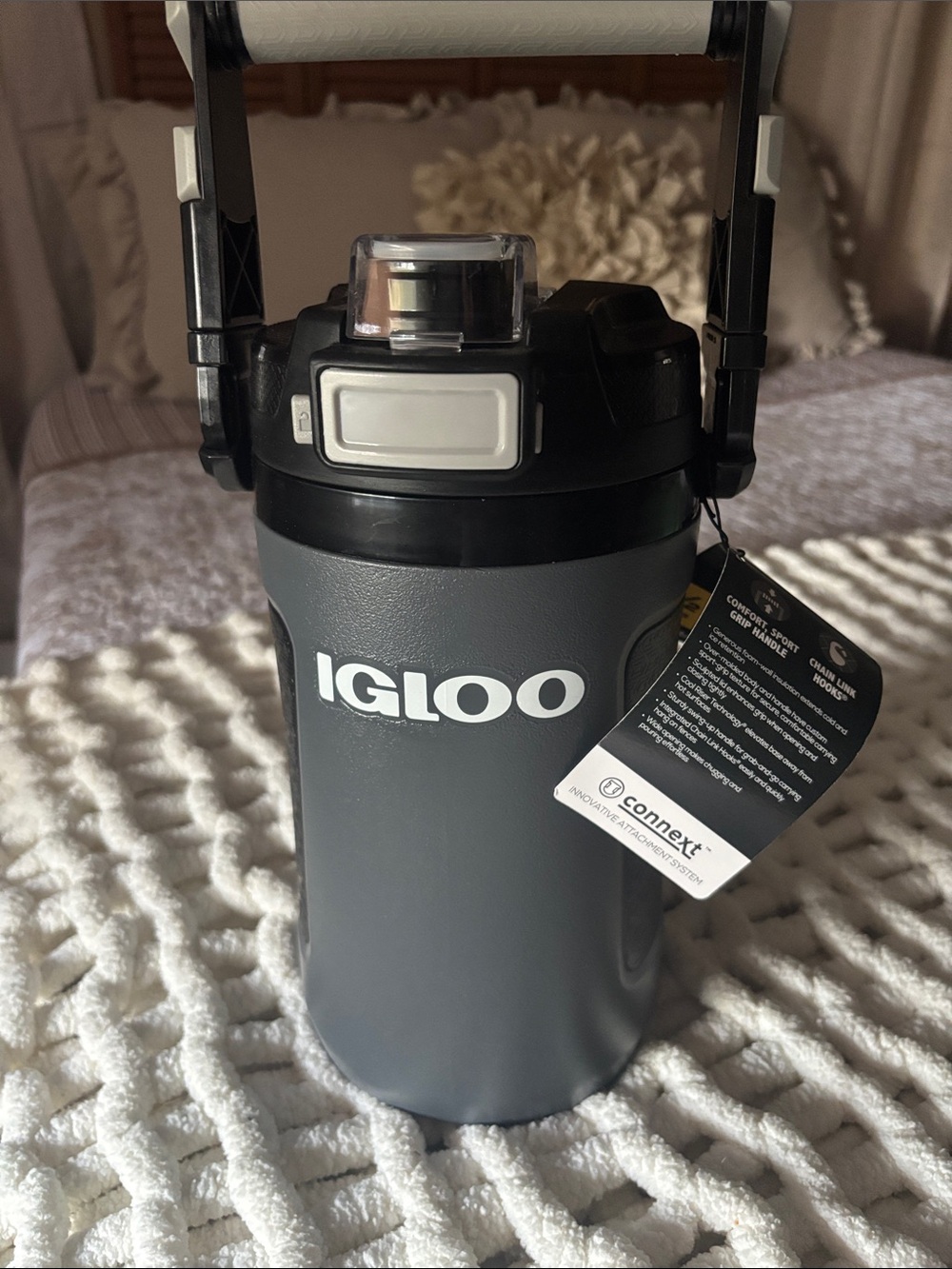 Igloo Gray Portable Insulated Bottle with Carry Handle